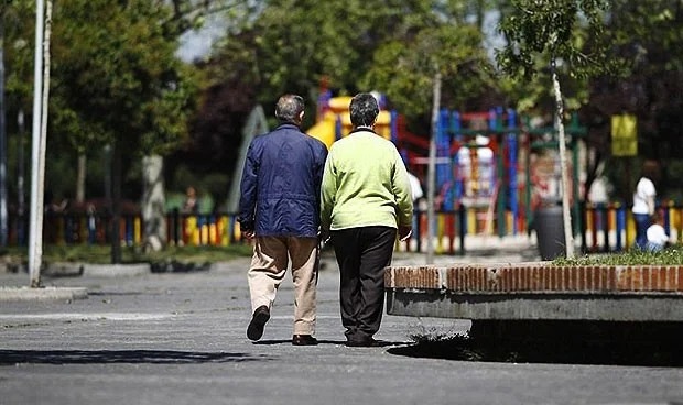 ¿Postura encorvada o pérdida de equilibrio? podrían ser una señal de alerta neurológica.